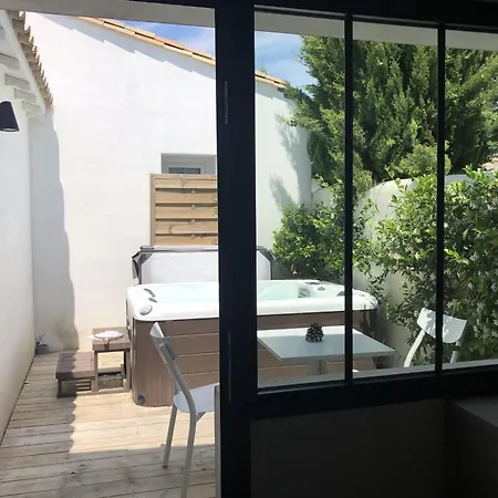 Domaine Rose Tremiere Rivedoux-Plage